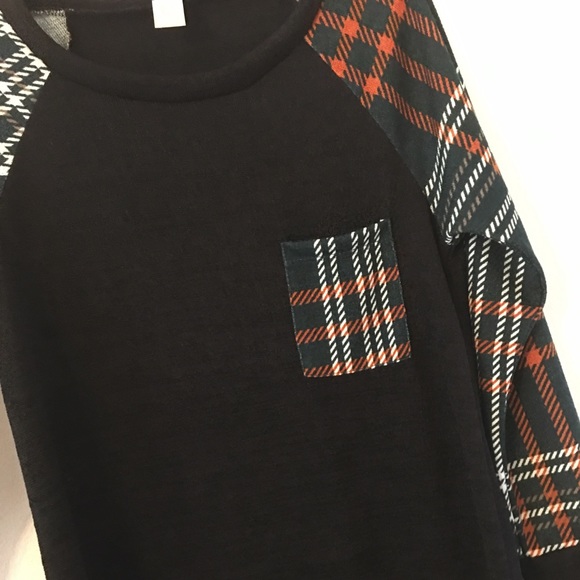 Knit W/ Green Plaid Contrast Long Sleeve Top - Picture 5 of 7